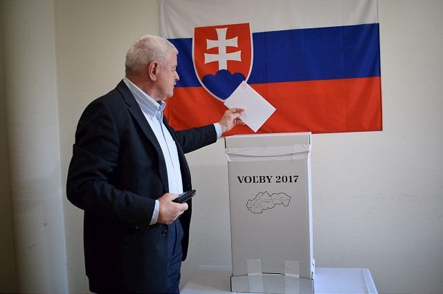 Vo Voderadoch zrátali Mikušovi prenájom internátu, nevyhral ani vo svojom bydlisku