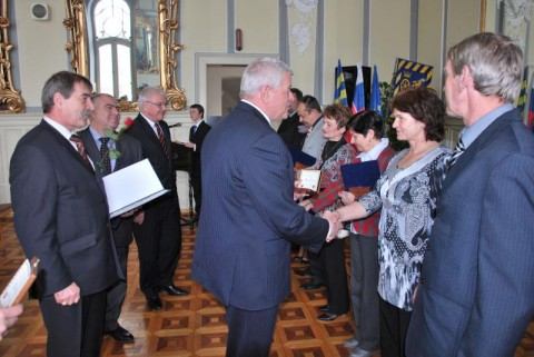 Kraj ocenil pracovníkov školstva pri príležitosti Dňa učiteľov