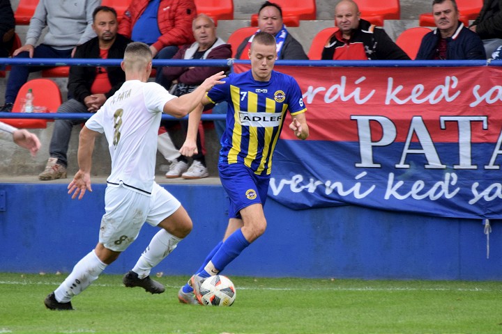 Futbal, 4. a 5. liga: Trebatice zdolali lídra, Boleráz remizoval
