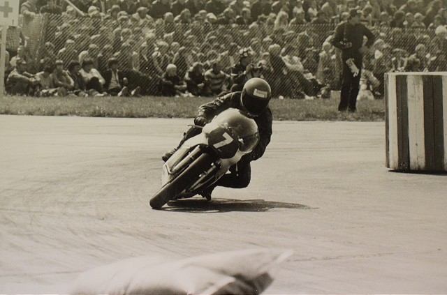 Motocyklová rarita Rudolfa Mitošinku: V Hlohovci prišiel na štart o  barlách!
