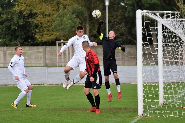 Futbal, 7. liga A: Modranka zdolala Hrnčiarovce, Kátlovce vyčíňali v Dobrej Vode
