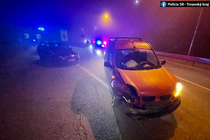 Policajt chcel pomôcť pri nehode v Modranke, zaútočil na neho recidivista