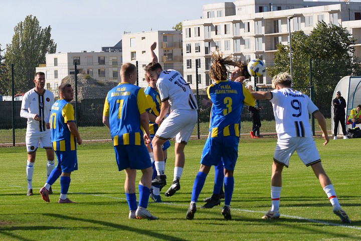 Futbal, 8. liga A: V trnavskom derby 11-gólová prestrelka, Špačince s prvými bodmi