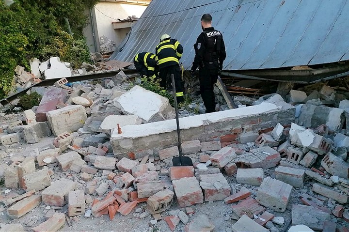 V Modranke prišlo k výbuchu domu, zranil sa 70-ročný muž