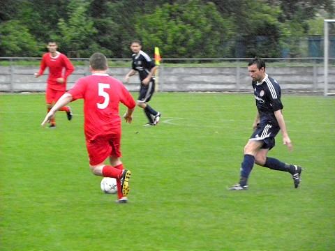 Futbal, 4. liga: Modranka zachránila bod vďaka Sekerovi