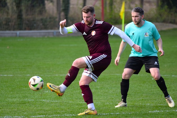 Futbal, 9. liga: Pečeňady zaskočili Ostrov, Dolné Dubové remizovalo s Bojničkami