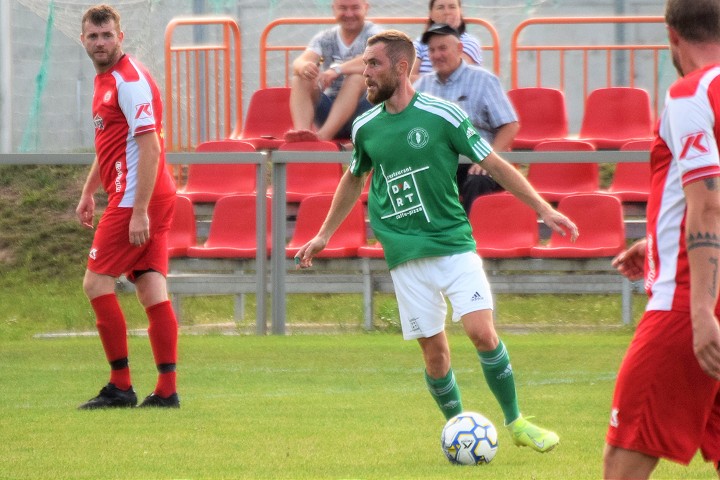 Futbal, 8. liga B: Dve kontumácie, červené karty za nervozitu, Moravany víťazne