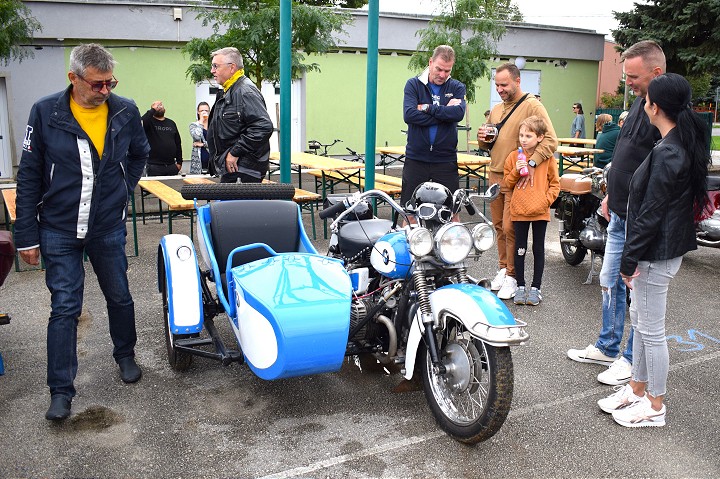 Motorku vraj skrýva každá druhá garáž, v Ružindole majú tieto stroje tradíciu