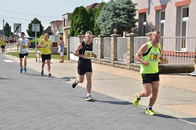 Bežecké jubileum v Trebaticiach režírovali maďarskí šampióni László Gregor a Zita Kácser