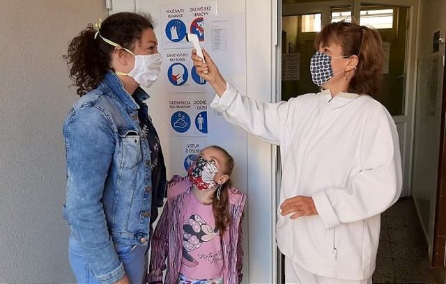 Do škôl a škôlok sa vrátilo takmer tritisíc detí, platia prísne hygienické pravidlá