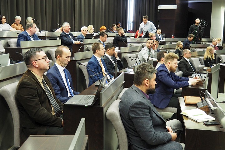 Trnavskí poslanci budú schvaľovať úver, Mládežnícky parlament aj kúpu nehnuteľností
