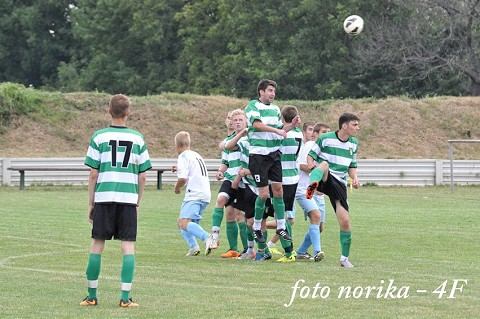 Futbal, III. A: Smolenice zabrali naplno, za Naháč strelil hetrik Čambor