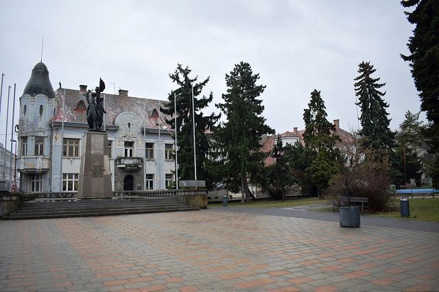 Pamätník osloboditeľov zostáva na svojom mieste, presun odložili na neurčito