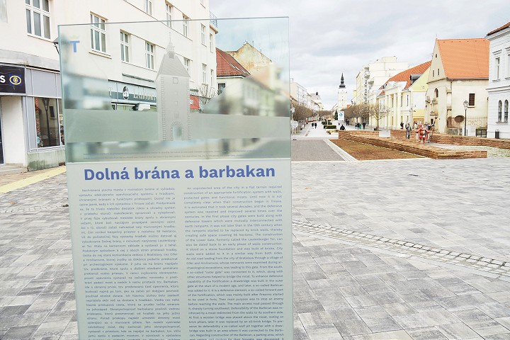 Minulosť Námestia SNP v Trnave približujú nové informačné tabule