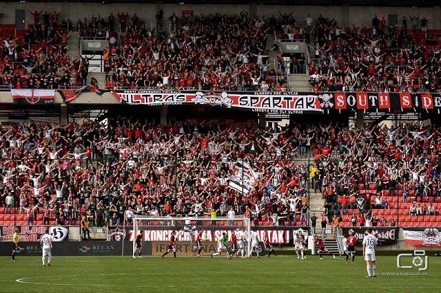 NÁZORY: Spartak aj pre nevhodný čas zápasu prišiel o lepšiu návštevu