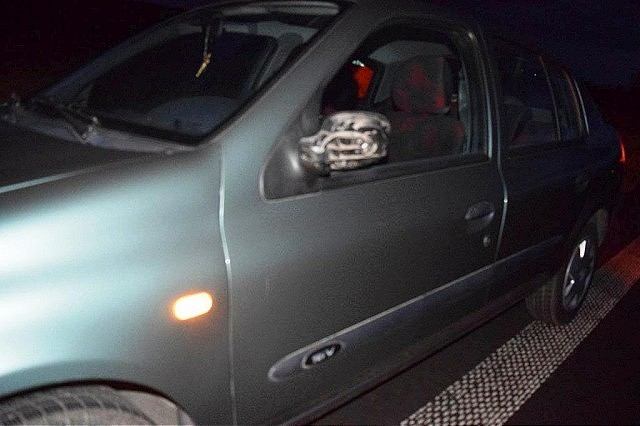 Polícia hľadá hazardéra za volantom, ktorý poškodil protiidúcemu vozidlu zrkadlo