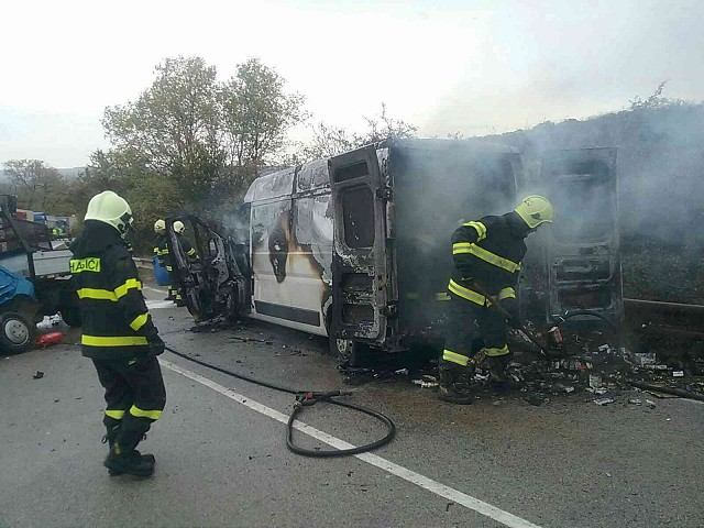 Tragická nehoda pri Dvorníkoch: Po zrážke dodávok zomreli dvaja ľudia