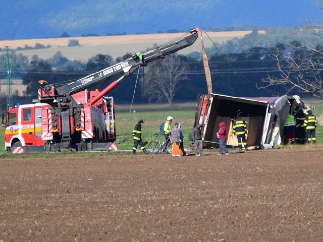 Medzi Špačincami a Trnavou havaroval kamión, ukrajinský šofér bol opitý