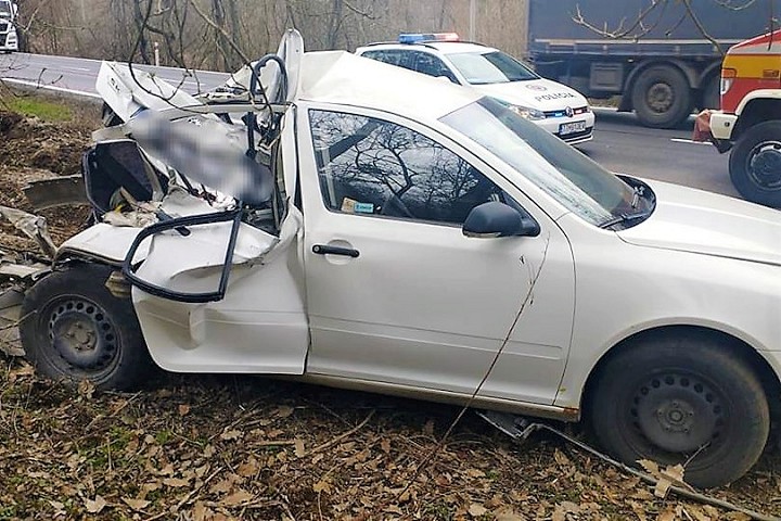 Nehoda na Bielej Hore: Do osobného auta vrazil kamión