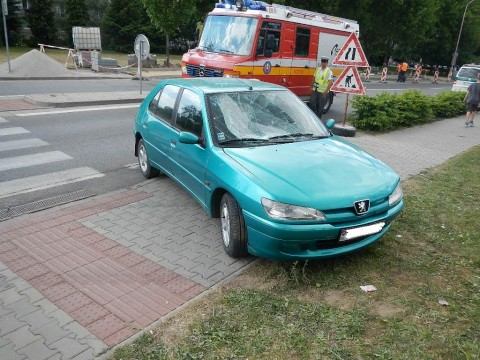 Mladý vodič na priechode zrazil a zranil troch chodcov