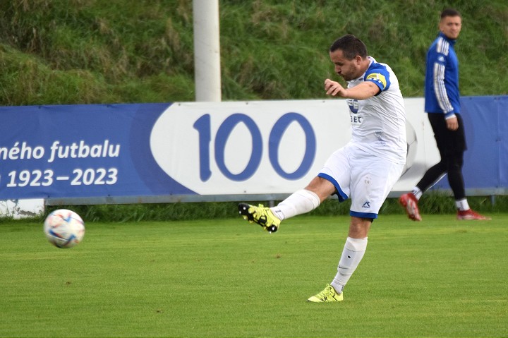 Futbal, 7. liga: Červeník sa vrátil do čela, Majcichov zdolal Siladice