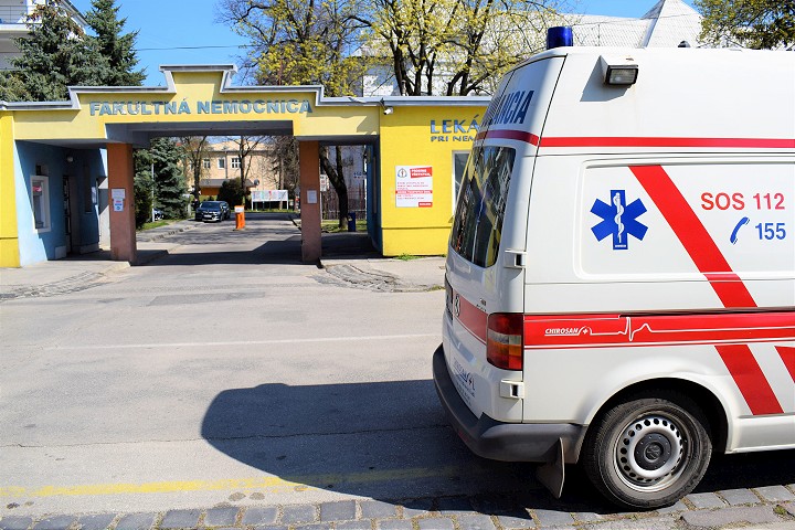 Situácia v trnavskej nemocnici sa zlepšuje, hospitalizácii je menej