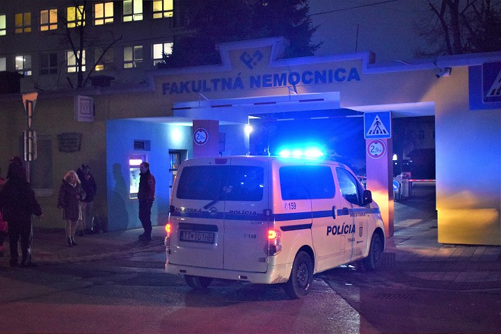 Trnavskú nemocnicu, polikliniku a stanicu prehľadali, niekto nahlásil bombu