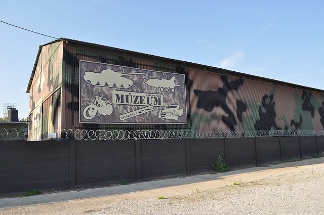 Poslanci Dolnej Krupej si pozreli areál, v ktorom majú pobočku Noční vlci