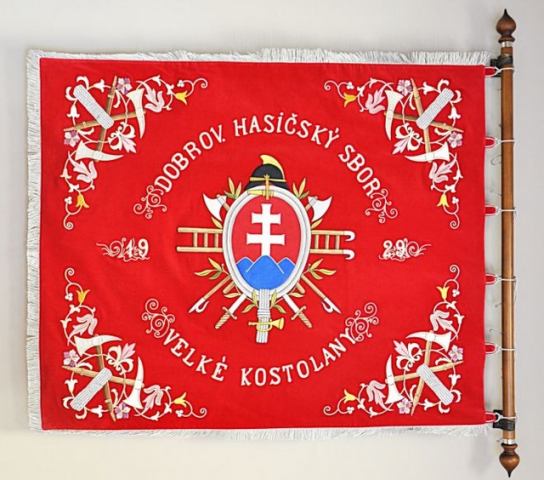 Vo Veľkých Kostoľanoch požehnajú repliku historickej hasičskej zástavy