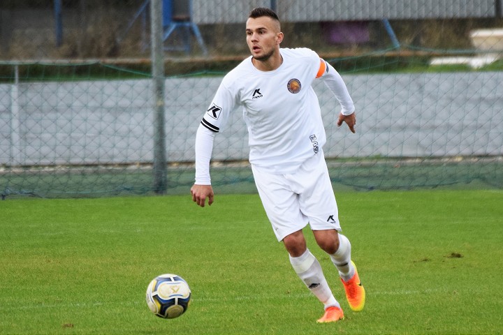 Futbal, 7. A: Bíňovce otočili stratený zápas, Modranka deklasovala Sláviu