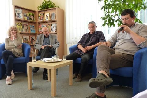 Nvotovci pozvali ľudí za oponu a zaspomínali si na staré časy