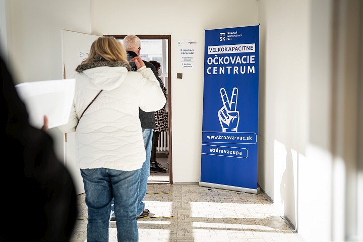 FOTO: Zaočkovali ďalšie tisíce ľudí, niektorí prišli zbytočne skoro