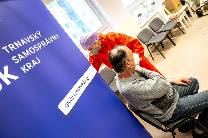 V župných zariadeniach sociálnych služieb zaočkovali už veľké percento ľudí