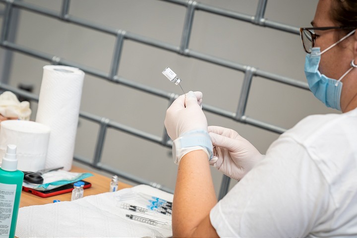 V sobotu budú opäť očkovať v trnavskom Tescu, v Piešťanoch podajú Pfizer