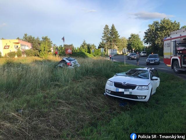 Nehoda pri Trakoviciach: Octaviu po náraze roztrhlo na dve časti
