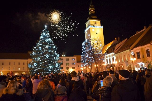 Trnava má už prvý silvestrovský ohňostroj za sebou, prialo mu aj počasie