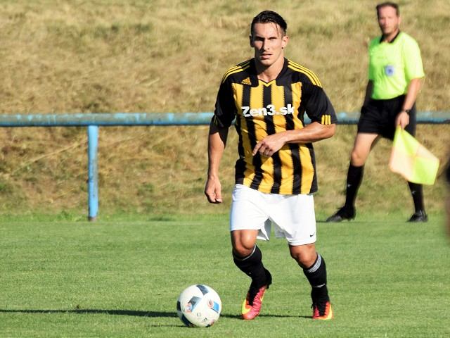 Futbal, 6. liga: Piešťany deklasovali Červeník, Zeleneč naložil Krakovanom