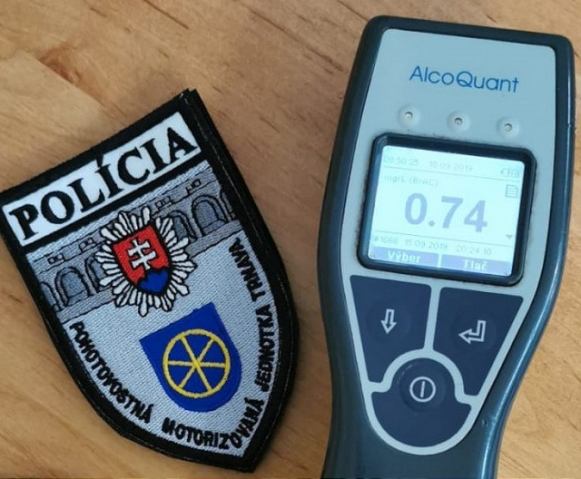 Opitý vodič jazdil po uliciach Trnavy, nezastavil ani na červenú