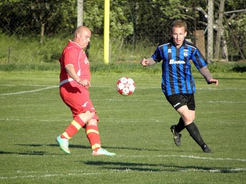 Futbal, III. A: Bíňovce zdolali lídra ligy, Kumančík dal päť gólov
