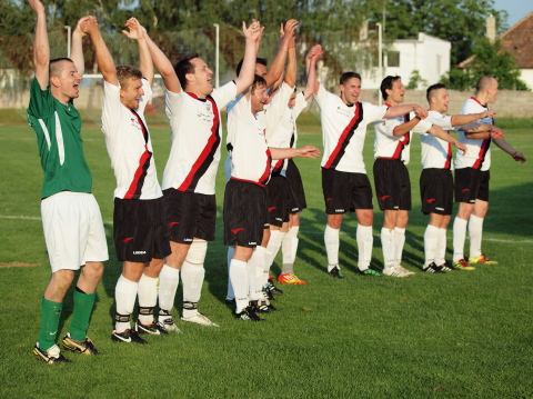Futbal, OSB: Kľačany oslavovali, Ostrov predbehol Trakovice