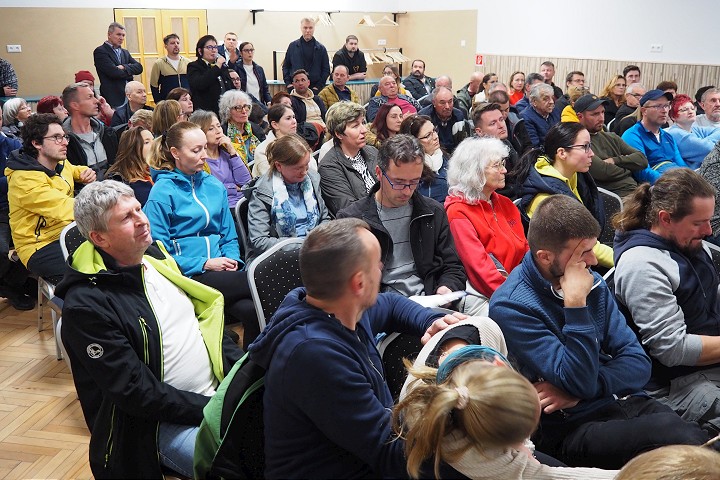 V Lošonci, Horných Orešanoch a Smoleniciach sa obávajú zvýšenia ťažby v kameňolome