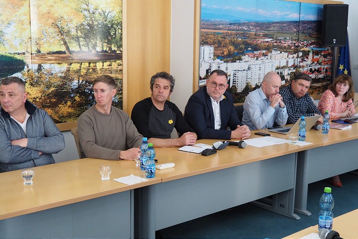 Poslanci v Hlohovci povedali jednoznačné nie zakopávaniu zvierat na skládke Vlčie hory