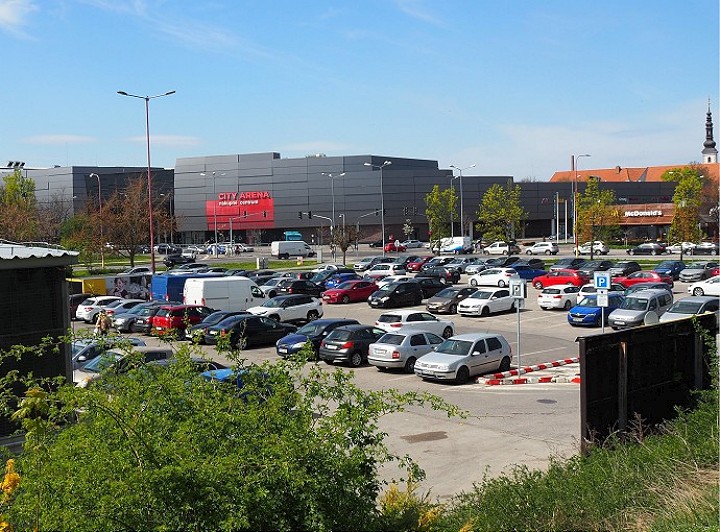 Pozemky na Spartakovskej ulici získa jediný záujemca aj bez súťaže