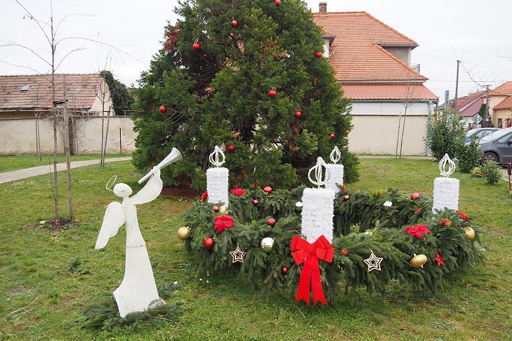 Vo Zvončíne niekto drzo ukradol anjela z vianočnej výzdoby