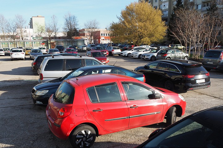 Ako s parkovaním na Linčianskej? Obyvatelia sa môžu pýtať už dnes