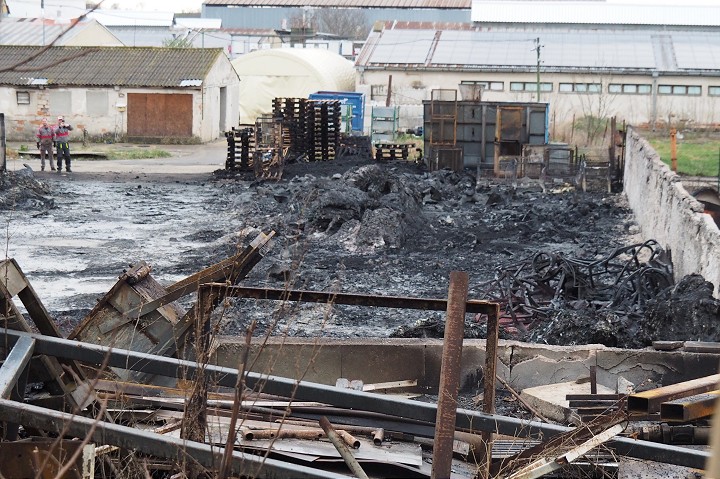 Veľký požiar vo Zvončíne: Zasahovali hasiči zo širokého okolia