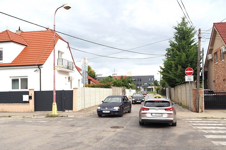 V Trnave na Vozovke pribúdajú jednosmerky, vodiči si musia zvykať na tridsiatku