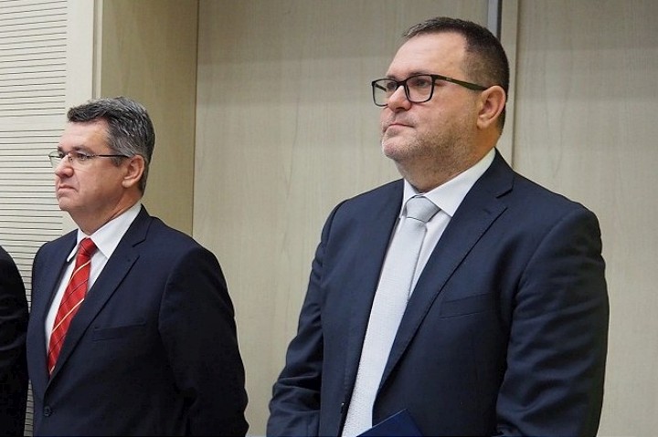 V Hlohovci žiadajú mimoriadne zastupiteľstvo, chcú informácie k slintačke a Vlčím horám