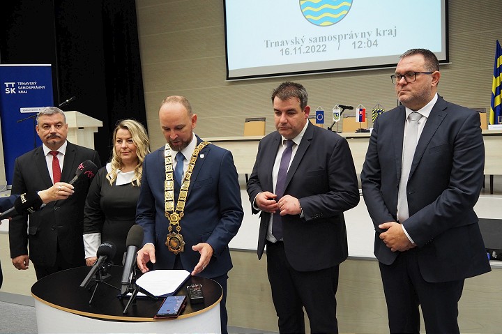 Župan Viskupič a krajskí poslanci zložili sľub, Mráz bude podpredsedom kraja