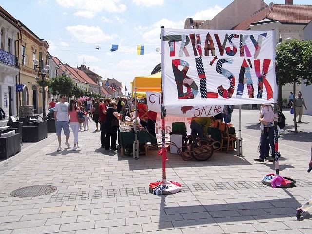 FOTO: Blší trh prilákal na pešiu zónu množstvo ľudí, akciu chcú čoskoro zopakovať